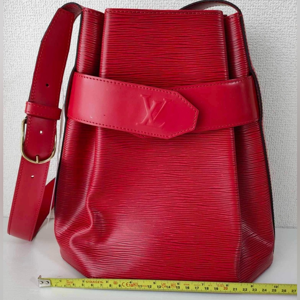 Louis Vuitton Epi Sac D'epaule Castillan